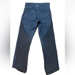 Lululemon Capri leggings P30416 size 4 blue black